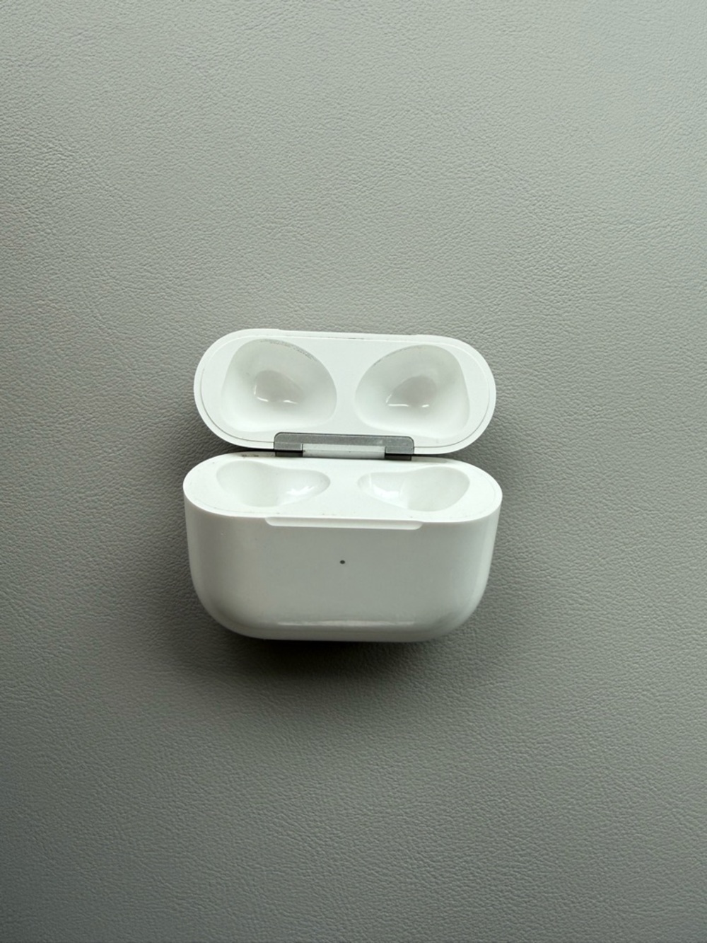 AirPods 3rd Generation Lightning Case Only - Picture 3 of 5